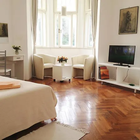 Apartment Sonata